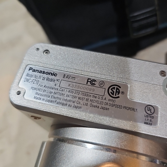 Panasonic LUMIX DMC-FZ10 digital camera W/ Bag, 2gb Memory Card TESTED W… - Picture 12 of 15